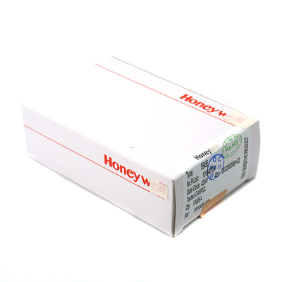 SS49E Sensor de efecto Hall montado a través del agujero Compacto tensión de alimentación de operación de 10 V